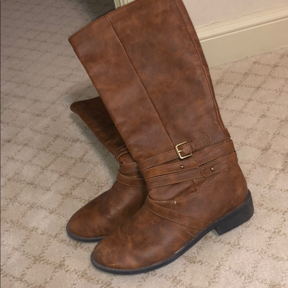 Knee boots